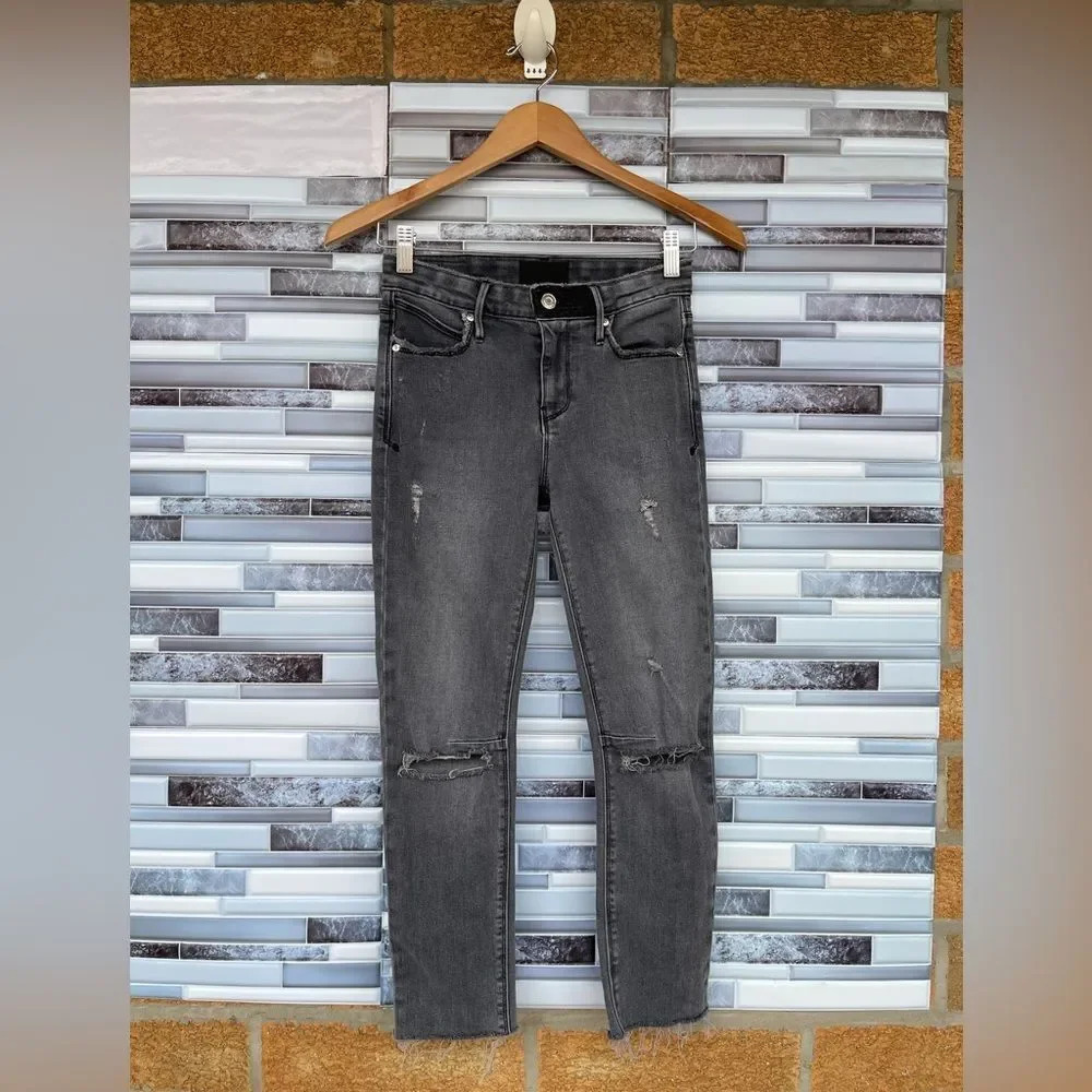 RTA Crop distress jeans size 24